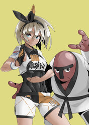  absurdres bea_(pokemon) black_bodysuit black_hairband blue_eyes bodysuit bodysuit_under_clothes collared_shirt commentary covered_abs dark-skinned_female dark_skin dynamax_band female gloves grey_hair hair_between_eyes hairband hand_up highres partially_fingerless_gloves pokemon pokemon_(creature) pokemon_swsh print_shirt print_shorts shirt short_sleeves shorts throh tied_shirt yellow_background yoshimaro 