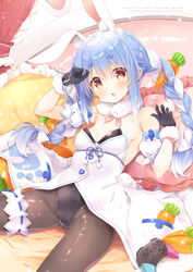  animal_ear_fluff animal_ears arm_cuffs bed bed_sheet black_gloves black_leotard black_pantyhose blue_hair blush braid breasts carrot_hair_ornament cleavage commentary_request controller dress female food food-themed_hair_ornament fur-trimmed_dress fur-trimmed_gloves fur_scarf fur_trim gloves hair_ornament hololive leotard light_blue_hair long_hair looking_at_viewer lying medium_breasts mocha_(naturefour) multicolored_hair on_back open_mouth pantyhose pillow playboy_bunny rabbit_ears rabbit_girl rabbit_tail red_eyes solo strapless strapless_dress symbol-shaped_pupils tail thigh_strap twin_braids twintails two-tone_hair usada_pekora usada_pekora_(1st_costume) virtual_youtuber white_dress white_hair 