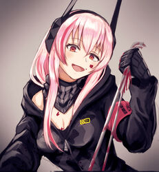  :d armband blood blood_on_face breasts cleavage commentary_request female girls&#039;_frontline hair_between_eyes hand_up headgear long_hair long_sleeves m4_sopmod_ii_(girls&#039;_frontline) medium_breasts moppo multicolored_hair open_mouth orange_eyes pink_hair red_hair smile solo streaked_hair two-tone_hair upper_body 