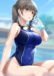  blue_one-piece_swimsuit blurry breasts brown_eyes commentary_request competition_swimsuit covered_navel cowboy_shot cup depth_of_field disposable_cup drinking drinking_straw female goggles goggles_around_neck grey_hair highres large_breasts long_hair one-piece_swimsuit original outdoors sitting solo suzuki_nene swimsuit twintails 