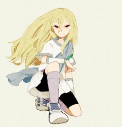  1boy afuro_terumi bike_shorts blonde_hair cleats commentary_request inazuma_eleven inazuma_eleven_(series) kneehighs l_hakase long_hair male_focus on_one_knee red_eyes sash smile socks solo tunic very_long_hair zeus_(inazuma_eleven) 