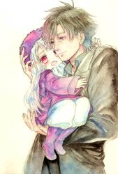  1boy aged_down bad_id bad_pixiv_id black_hair carrying child_carry emiya_kiritsugu fate/zero fate_(series) father_and_daughter female hat illyasviel_von_einzbern lolicon long_hair norino_moto painting_(medium) purple_hat red_eyes short_hair traditional_media watercolor_(medium) white_hair 