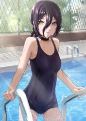  absurdres black_choker black_hair black_one-piece_swimsuit breasts chainsaw_man choker collarbone day female green_eyes hair_between_eyes highres looking_at_viewer medium_hair one-piece_swimsuit outdoors parted_lips pool pool_ladder reze_(chainsaw_man) school_swimsuit small_breasts solo swimsuit tare_negima 