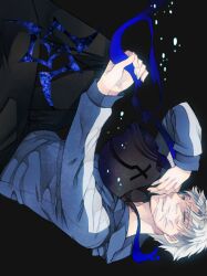  1boy berserker_(fate/zero) command_spell commentary_request falling fate/zero fate_(series) helmet hood hoodie jacket male_focus matou_kariya nishi_juuji scar simple_background solo underwater white_hair 