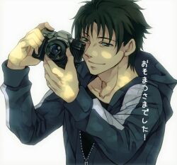  1boy black_eyes camera commentary_request fate/zero fate_(series) hood hoodie jacket male_focus matou_kariya nishi_juuji simple_background smile solo zipper 