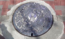  japan kasuga_ayumu manhole no_humans osaka outdoors photo sidewalk tower_of_the_sun 