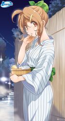  ahoge alternate_hairstyle bath_yukata brown_eyes brown_hair bucket female hair_ornament hairclip highres inoue_sora japanese_clothes kimono midori-chan_(myslot) myslot night onsen outdoors shampoo_bottle solo standing striped_clothes striped_kimono towel yukata 