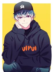  1boy blue_hair commentary_request earrings hat hood hoodie idolish7 jewelry looking_at_viewer male_focus momo_(idolish7) multicolored_hair purple_hair red_eyes sana423 simple_background smile two-tone_hair yellow_background 