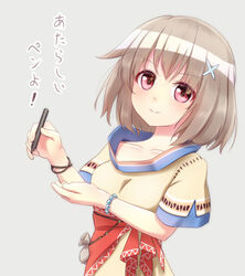  bracelet breasts brown_hair commentary_request female grey_background hair_ornament hand_up jewelry leaf_(sennen_sensou_aigis) light_brown_hair light_smile partial_commentary pencil pink_eyes pouch sennen_sensou_aigis short_hair simple_background small_breasts standing tadayou_kemuri x_hair_ornament 