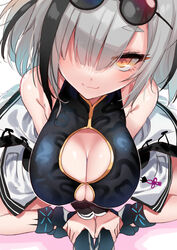  arknights bare_shoulders black_footwear black_hair blush breasts cleavage cleavage_cutout closed_mouth clothing_cutout eyewear_on_head feater_(arknights) female from_above grey_hair hair_over_one_eye highres indian_style kiyu_rei large_breasts looking_at_viewer multicolored_hair orange_eyes short_hair sitting sleeveless smile solo sunglasses thick_eyebrows two-tone_hair white_background 