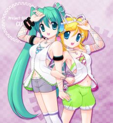  2girls aoya_(hoshixii) aqua_eyes bad_id bad_pixiv_id blonde_hair bracelet green_eyes green_hair hair_ornament hair_ribbon hairclip hatsune_miku headphones headset jewelry kagamine_rin long_hair multiple_girls navel necklace project_diva_(series) project_diva_2nd ribbon shorts twintails very_long_hair vocaloid 