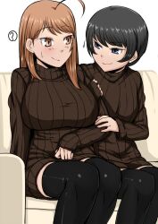  2girls ? ahoge black_hair black_legwear blue_eyes breasts brown_eyes brown_hair chihara_kuroyuri commentary_request couch highres komusou_(jinrikisha) large_breasts long_hair multiple_girls naughty_face ooba_minori original ribbed_sweater short_hair smile sweatdrop sweater thighhighs zettai_ryouiki 