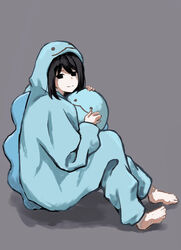  absurdres barefoot black_eyes black_hair bob_cut commentary empty_eyes female full_body grey_background hair_between_eyes highres hood hood_up hooded_pajamas hugging_object knees_up looking_at_viewer looking_to_the_side misomisosabamiso monogatari_(series) oshino_ougi pajamas shadow short_hair simple_background sitting solo stuffed_animal stuffed_dinosaur stuffed_toy sumikko_gurashi tokage_(sumikko_gurashi) 