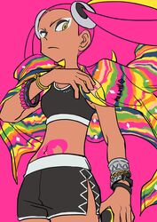  adapted_costume black_shirt black_shorts blonde_hair bracelet closed_mouth commentary crop_top elizabeth_(tomas21) eyeshadow female frown hair_ornament hand_up highres holding holding_poke_ball jewelry long_hair looking_down makeup midriff multicolored_hair pink_background pink_hair plumeria_(pokemon) poke_ball pokemon pokemon_sm quad_tails shirt shorts simple_background skull_hair_ornament sleeveless sleeveless_shirt solo stomach_tattoo tank_top tattoo team_skull two-tone_hair ultra_ball white_eyeshadow yellow_eyes 