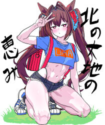  abs animal_ears blush brown_hair crop_top daiwa_scarlet_(umamusume) denim denim_shorts female highres horse_ears kneeling midriff muscular red_eyes shorts solo thighs tiara twintails umamusume v yaki_apple 