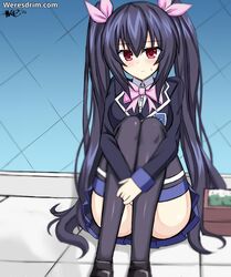  absurdres against_fence bento black_hair black_thighhighs blush breasts closed_mouth commentary_request dress expressionless female fence full_body hair_between_eyes hair_ornament highres long_hair looking_at_viewer medium_breasts neptune_(series) noire_(neptunia) partial_commentary red_eyes ribbon school_uniform sitting solo sweat thighhighs twintails very_long_hair watermark web_address weresdrim 