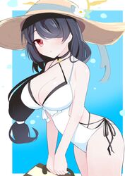  black_choker black_hair blue_archive blue_background breasts casual_one-piece_swimsuit choker cleavage female flower hair_over_one_eye halo hat hat_flower highres hinata_(blue_archive) hinata_(swimsuit)_(blue_archive) large_breasts long_hair low-tied_long_hair official_alternate_costume one-piece_swimsuit red_eyes solo straw_hat swimsuit urode white_one-piece_swimsuit 