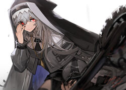  arknights black_dress black_nails character_name circular_saw closed_mouth dated dress eyebrows_hidden_by_hair female grey_hair habit hair_between_eyes highres holding holding_weapon jewelry korean_commentary leaning_forward long_hair looking_at_viewer nahonanaho nail_polish necklace nun red_eyes saw shaded_face simple_background smile solo specter_(arknights) twitter_username very_long_hair weapon white_background 