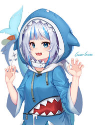  absurdres animal_costume animal_hood bloop_(gawr_gura) blue_eyes blue_hair blue_hoodie blunt_bangs character_name female gawr_gura gawr_gura_(1st_costume) grey_hair highres hololive hololive_english hood hoodie light_blush looking_at_viewer medium_hair multicolored_hair open_mouth setsurimu_(pro_viden) shark_costume shark_girl shark_hood sharp_teeth simple_background sleeves_past_wrists smile solo streaked_hair tail teeth upper_body upper_teeth_only virtual_youtuber white_background wide_sleeves 