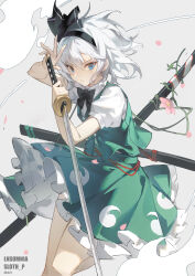  absurdres artist_name black_bow black_bowtie black_hairband black_ribbon blue_eyes bow bowtie dated flower frilled_skirt frills green_skirt green_vest grey_background hair_ribbon hairband highres holding holding_sword holding_weapon konpaku_youmu konpaku_youmu_(ghost) leg_up looking_at_viewer madao parted_lips pink_flower ribbon sheath shirt short_hair short_sleeves simple_background skirt standing standing_on_one_leg sword touhou unsheathed v-shaped_eyebrows vest weapon white_hair white_shirt 