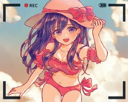  10il0 alternate_costume alternate_eye_color alternate_hair_color bikini blue_sky blush cloud collarbone day female hat highres long_hair looking_at_viewer mari_(faraway)_(omori) mari_(omori) navel omori open_mouth outdoors pink_bikini purple_eyes purple_hair sky smile solo sun_hat swimsuit 