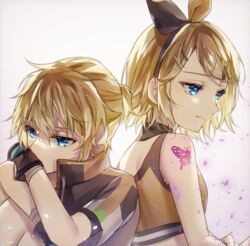  1boy aryuma772 back-to-back bare_arms black_bow black_gloves black_hairband blonde_hair blue_eyes bow bow_hairband butterfly_tattoo closed_mouth commentary female gloves hair_ornament hairband hairclip highres kagamine_len kagamine_rin migikata_no_chou_(vocaloid) orange_bow project_sekai short_hair short_ponytail shoulder_blades shoulder_tattoo swept_bangs tattoo twitter_username two-tone_bow upper_body vocaloid white_background 